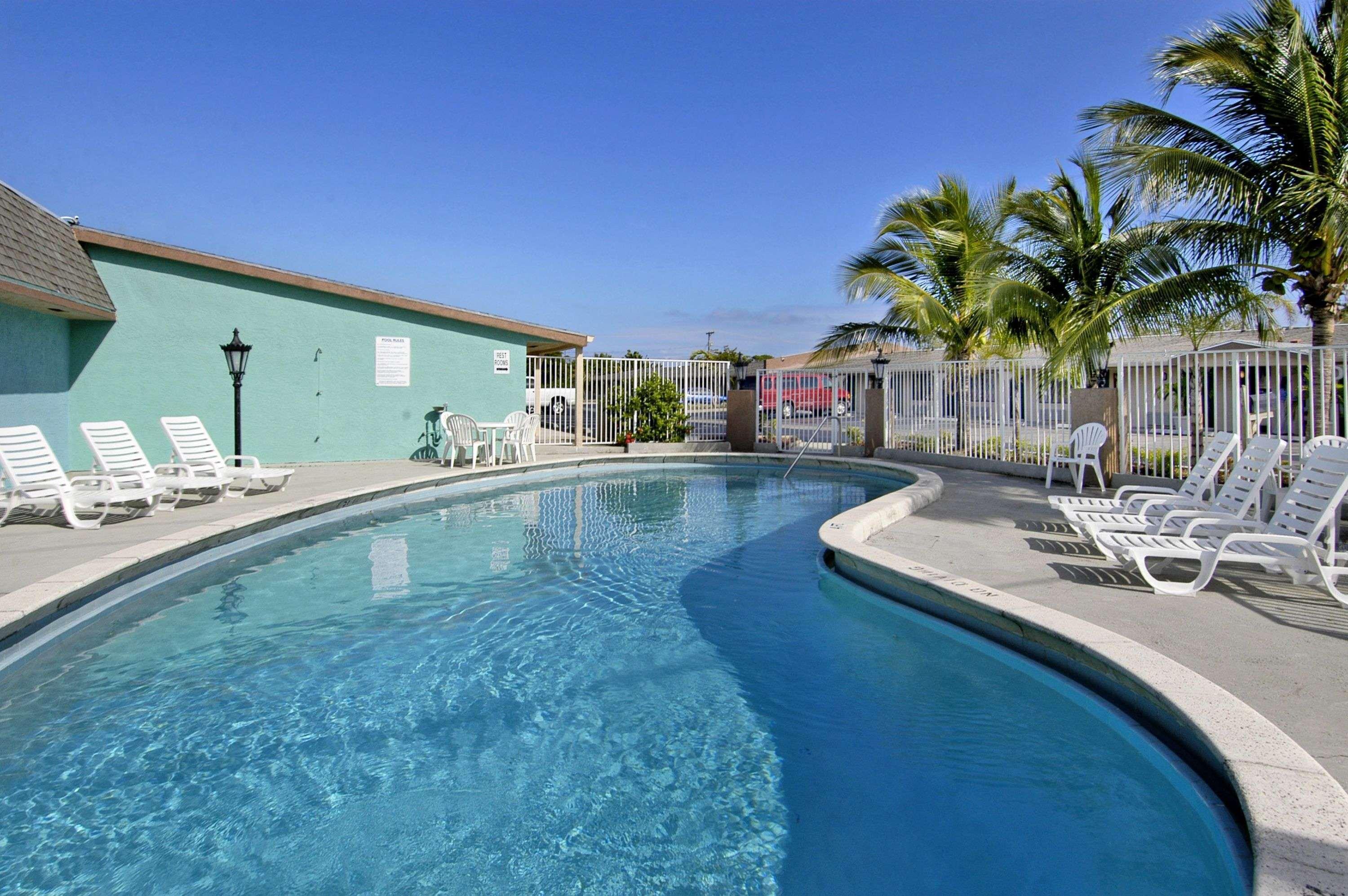 Super 8 By Wyndham Lantana West Palm Beach Motel Exterior photo